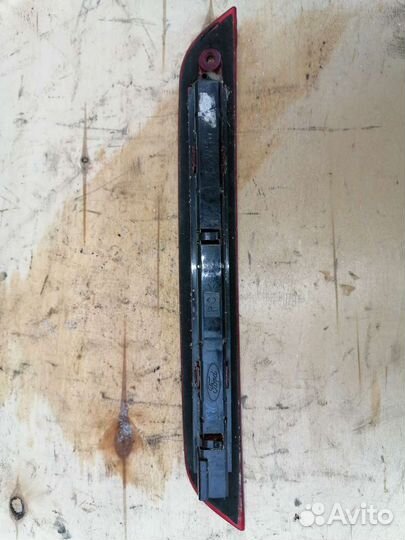 Фонарь в крышку багажника Ford Focus 2