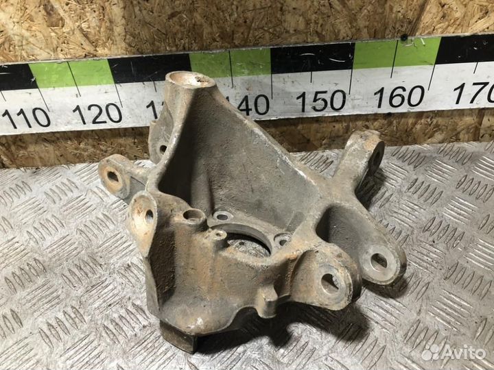 Кулак задний правый Bmw 7 f02 2008-2015