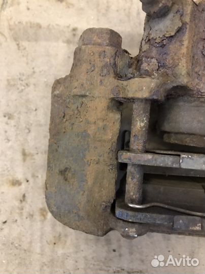 Суппорт задний левый Toyota RAV4 (2656)