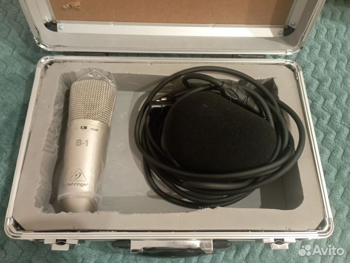 Студийный микрофон Behringer b-1