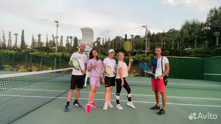 Тренер по теннису, спарринг, мячи для тенниса