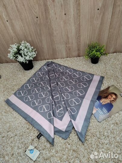 Платок шёлковый Louis Vuitton и Valentino