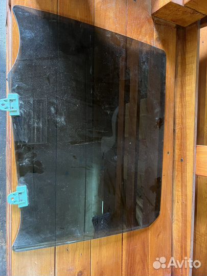 Стекло задней левой двери Nissan Juke F15