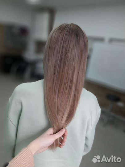 Окрашивание волос, парикмахер