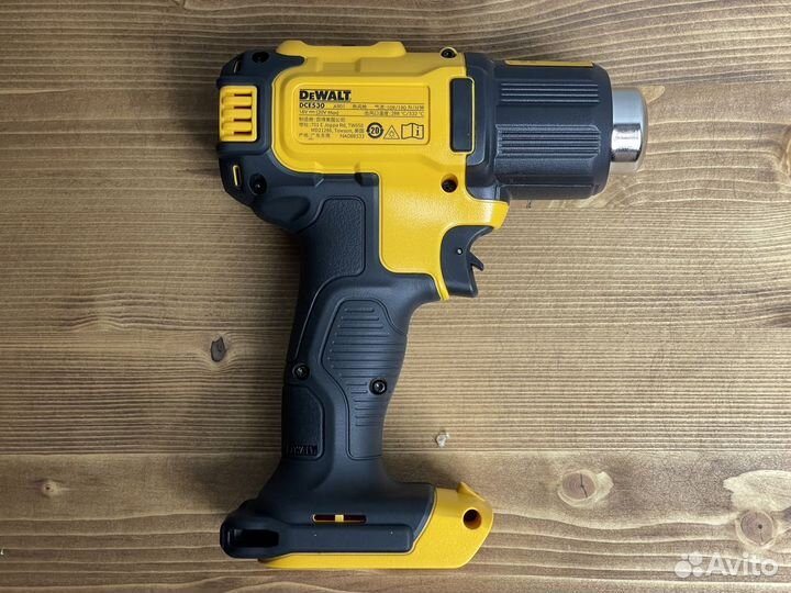 Аккумуляторный строительный фен Dewalt DCE530