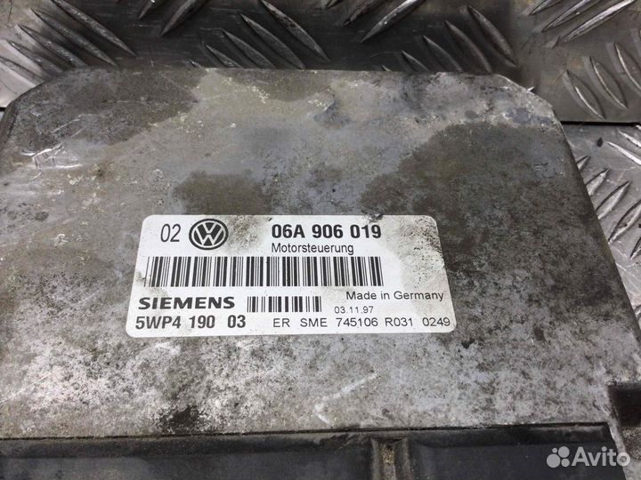 Блок управления двигателем Volkswagen Golf 06a9060