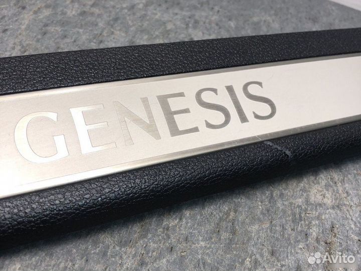 Накладка порога передняя правая Hyundai Genesis