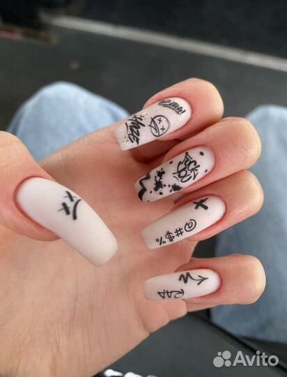 Модель на маникюр / педикюр