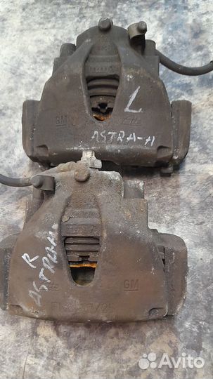 Суппорт тормозной передний Opel Astra H