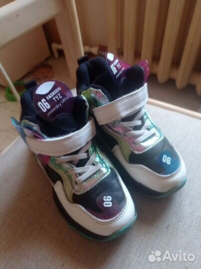 Ботинки -кроссовки на девочку 31 размер