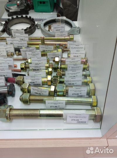 Запчасти в магазине помогатор