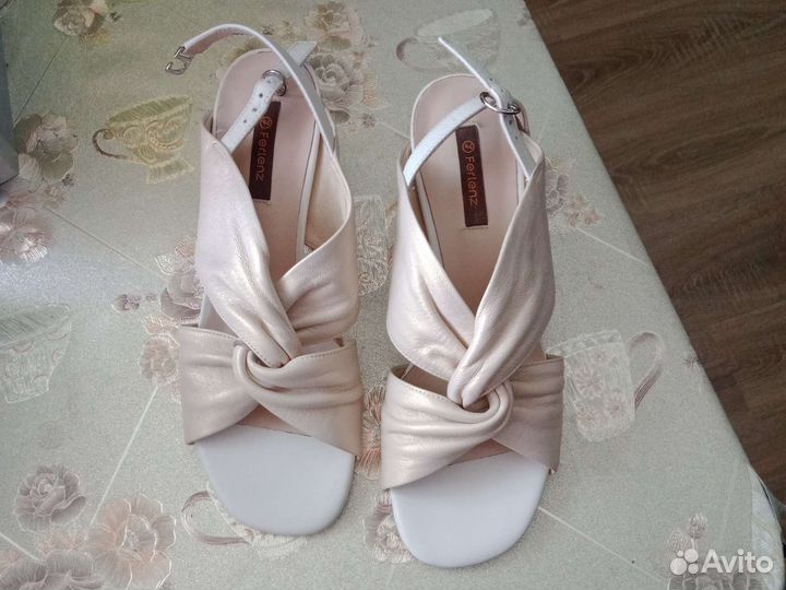 Босоножки женские