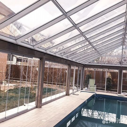 Безрамное остекление торговых центров