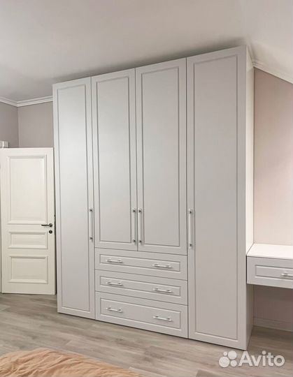 Шкаф распашной