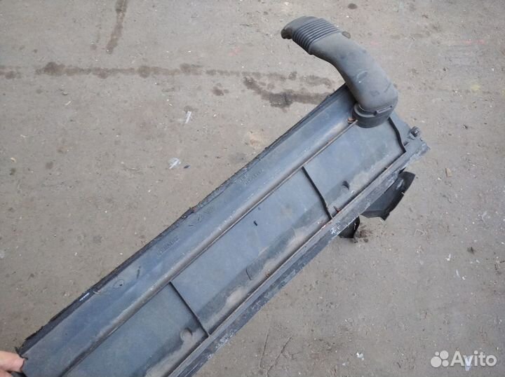 Дефлектор радиатора в сборе Renault Scenic 3 2009