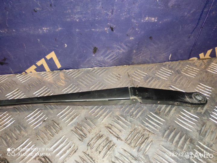 Поводок стеклоочистителя передний левый Renault