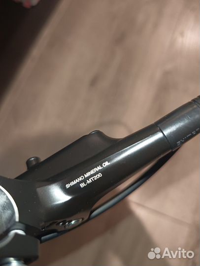 Гидравлический тормоз shimano MT200 передний