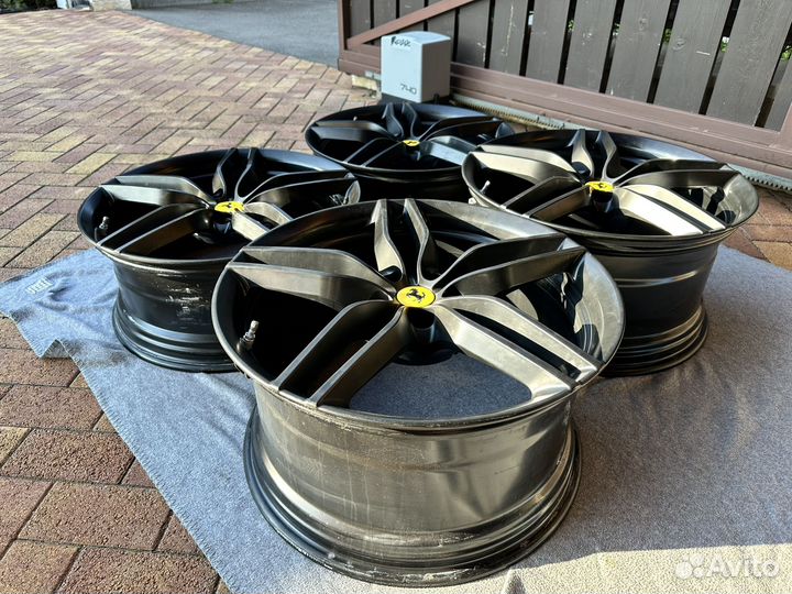 Диски разноширокие Ferrari FF