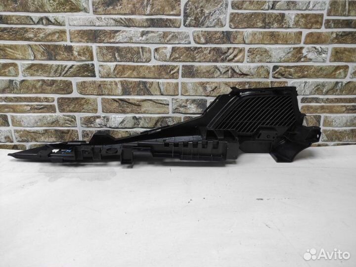 Направляющая шторки багажника задняя правая Bmw X5