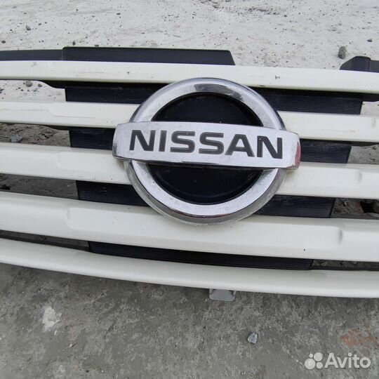 Решетка радиатора Nissan serena