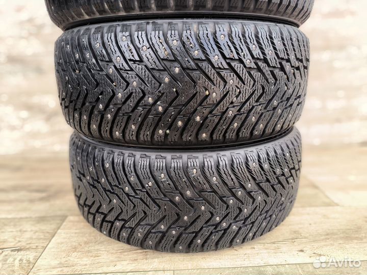 Nokian Tyres Hakkapeliitta 8 215/50 R17