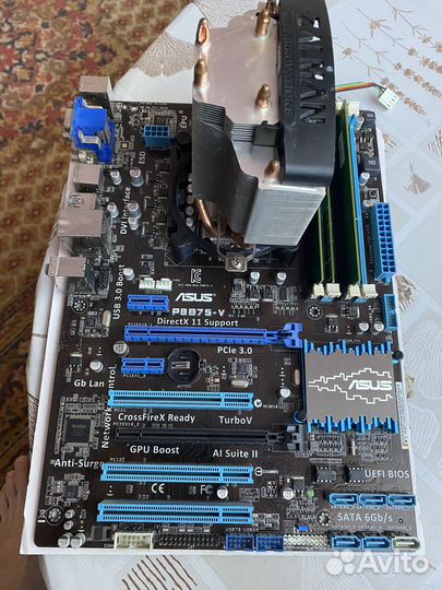 Материнская плата с процессором и памятью