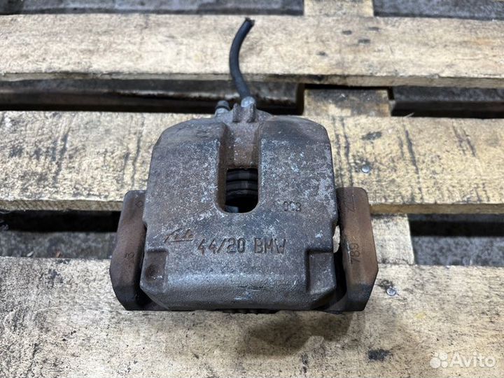 Суппорт тормозной задний левый Bmw X5 E70 N52B30