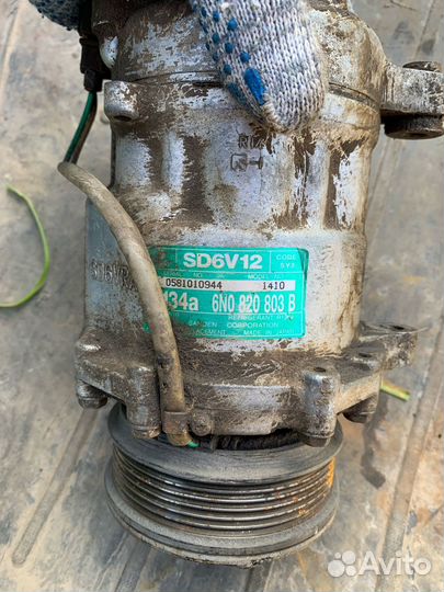 Компрессор кондиционера 6N0820803B