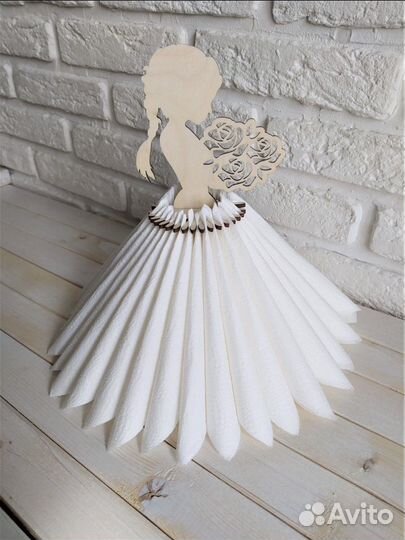 Деревянная салфетница