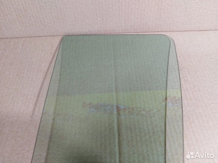 Форточка двери задняя левая Renault Sandero