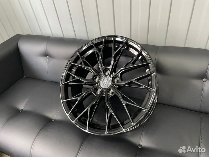 Диск Литой 305 forged FT118 0387 R18 8 5X112 ET35 66.6 Gloss Black