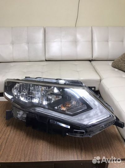 Фара правая Nissan X-Trail T32 рестайлинг галоген