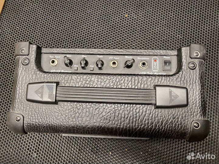 Ламповый комбоусилитель behringer AC108