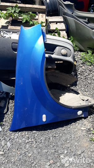 Крыло переднее правое renault logan