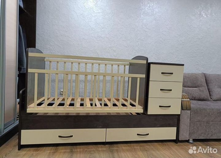 Детская кроватка