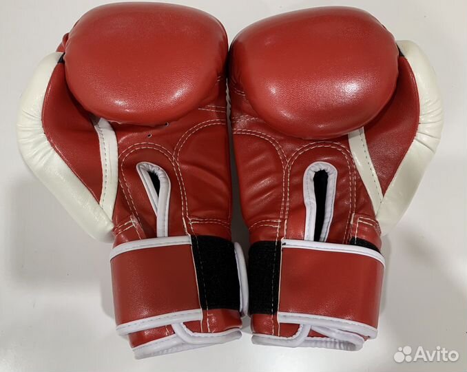Боксерские перчатки и бинты