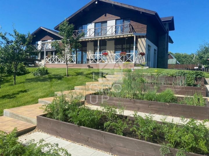 Коттедж 300 м² на участке 9 сот.