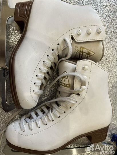 Фигурные коньки jackson