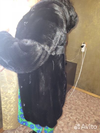 Шуба норковая с капюшоном из соболя