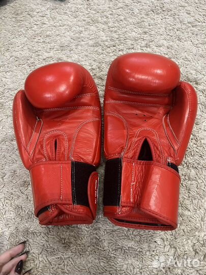 Боксерские перчатки