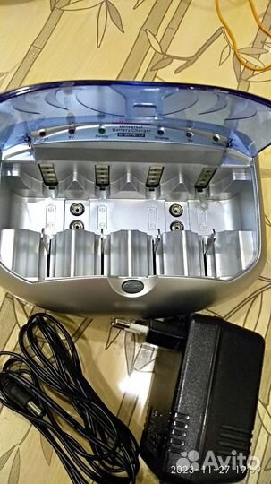 Универсальное зарядное устройство