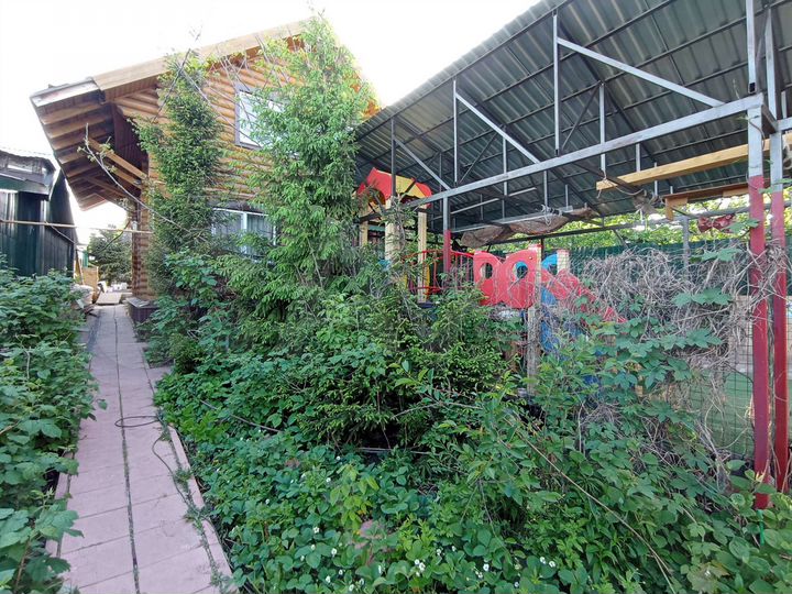 Дом 112 м² на участке 2,5 сот.