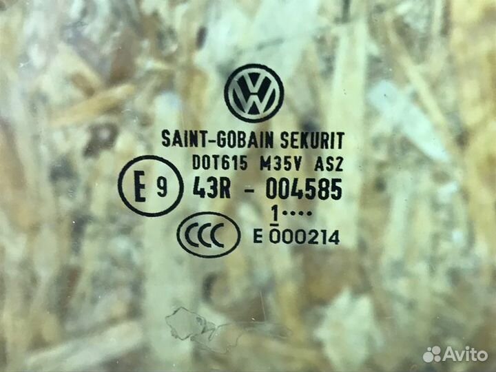 Стекло двери переднее правое Volkswagen Jetta 6