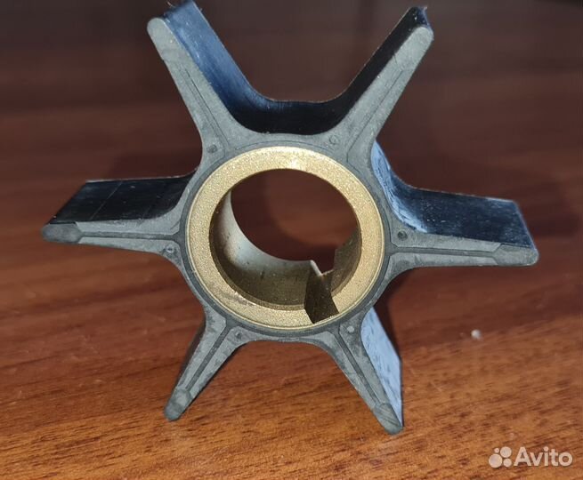 Крыльчатка помпы Suzuki DT75-85(метал. втулка)