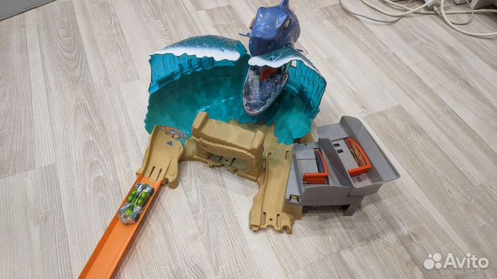 Hot wheels трек акула