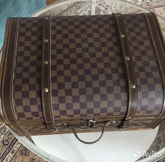 Чемодан декоративный