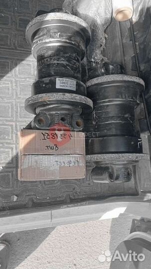 Каток поддерживающий Komatsu PC400-7 KM3537