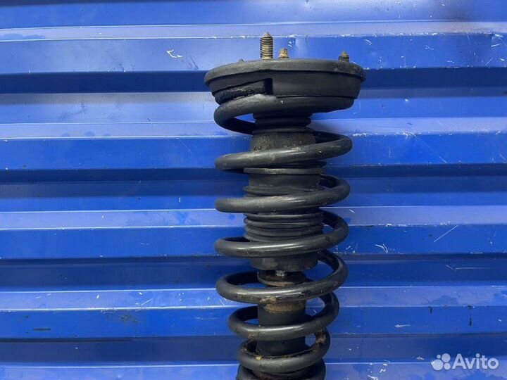 Амортизатор передний правый Mitsubishi Galant EA2W