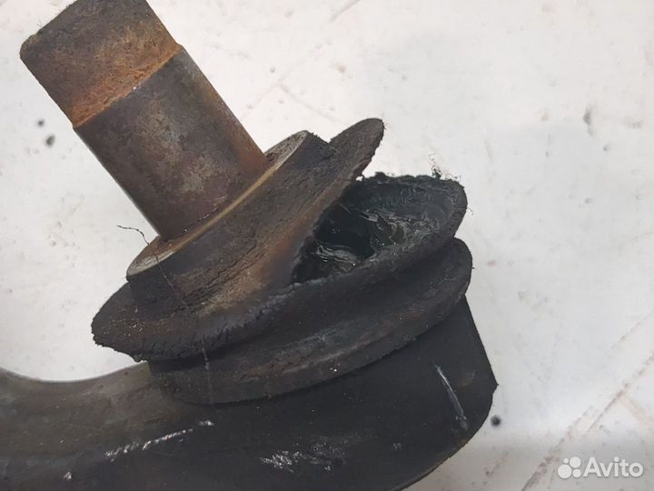 Рычаг подвески Chrysler 300M, 2000