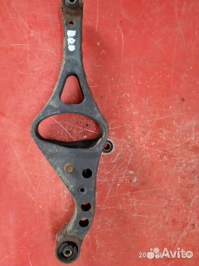 Рычаг подвески Nissan Primera P12